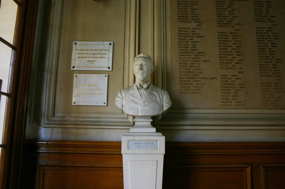 Edmond Nocard's bust, Institut Pasteur, Paris - 01.JPG